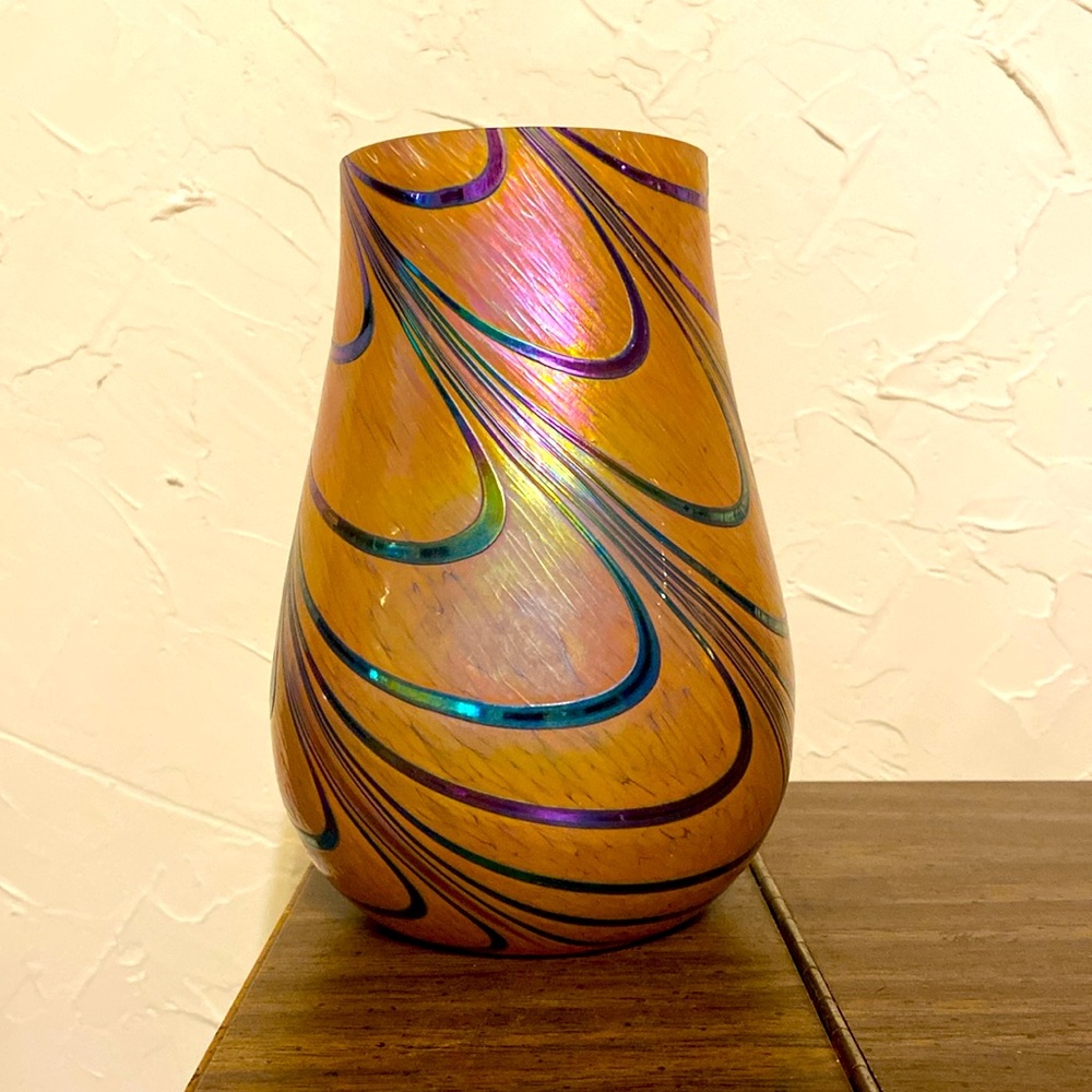 Beautiful Teleflora Iridescent Rainbow Swirl Glass Vase 7 Inch
